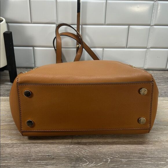 9265 MIchael Kors studded tote bag - Picture 3 of 12